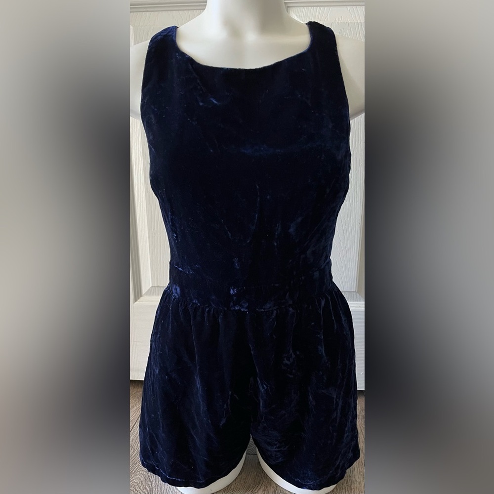 Boutique Forever 21 Navy Blue Velvety Shorts Romper Women’s size Medium